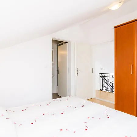 公寓 Modern In Dubrovnik, 54 M² With Sea And Garden View